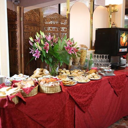 Hotel Britannia Rimini Marina Centro Dış mekan fotoğraf