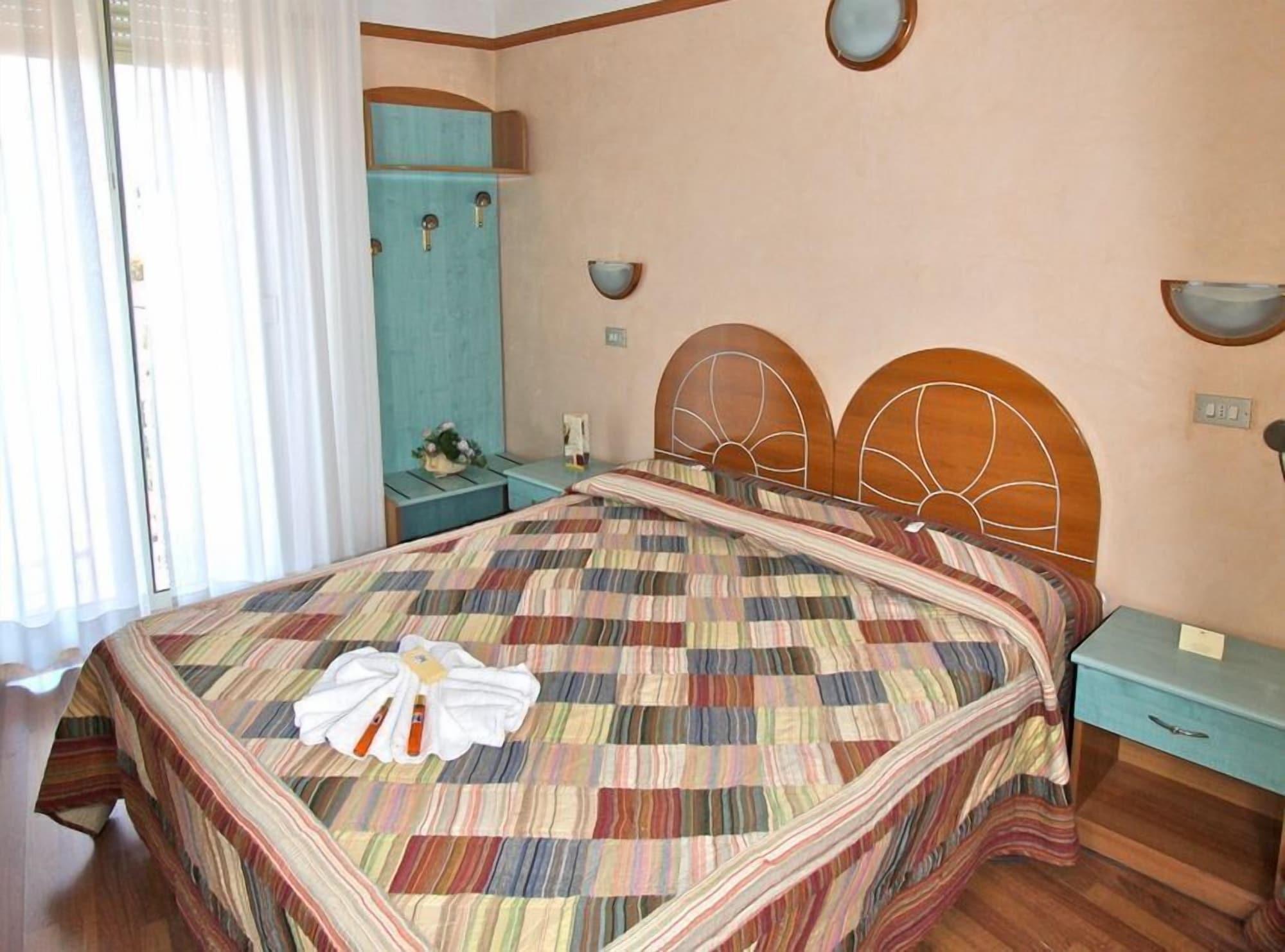 Hotel Britannia Rimini Marina Centro Dış mekan fotoğraf