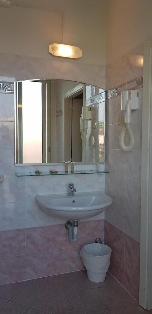 Hotel Britannia Rimini Marina Centro Dış mekan fotoğraf