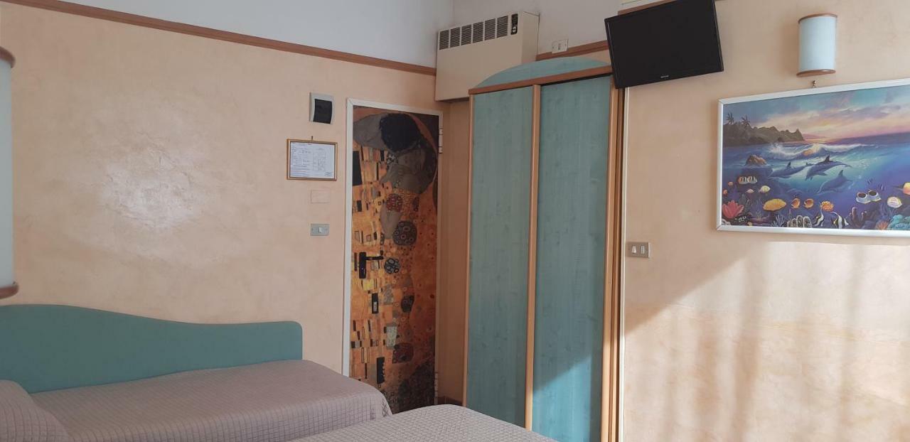 Hotel Britannia Rimini Marina Centro Dış mekan fotoğraf