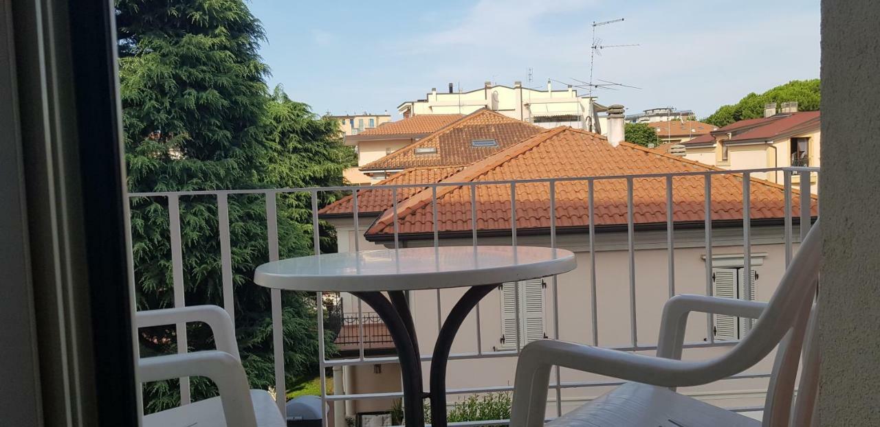 Hotel Britannia Rimini Marina Centro Dış mekan fotoğraf
